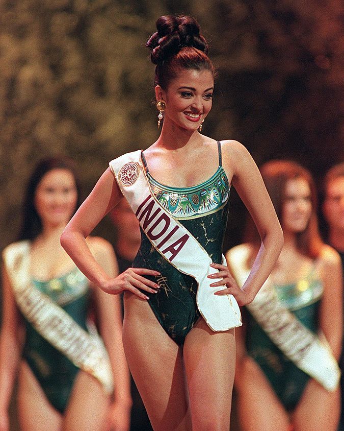 sun city, south africa november 20 aishwarya rai of india competes in the swimsuit parade during the finals for miss world 1994 in sun city, 20 november 1994 photo credit should read walter dhladhlaafp via getty images