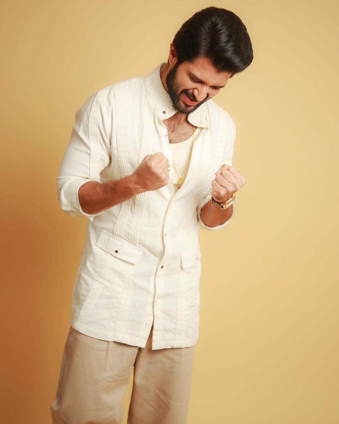 Vijay Deverakonda's summer ensemble is spot-on with a cream shirt paired elegantly with beige trousers. 