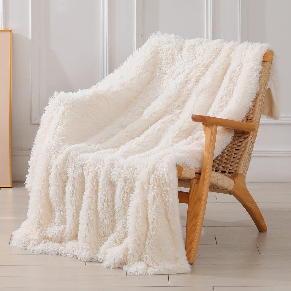 Decorative Extra Soft Fuzzy Faux Fur Shaggy Throw Blanket