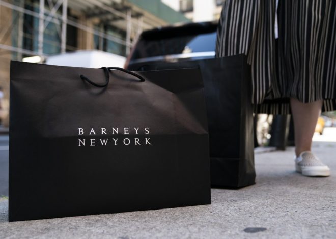 Fashionistas rejoice! Barneys is coming back to Manhattan