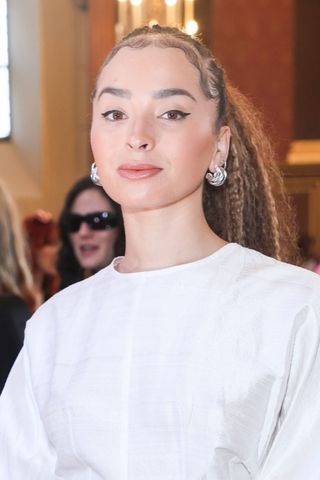 LFW beauty trends Ella Eyre with peach toned makeup