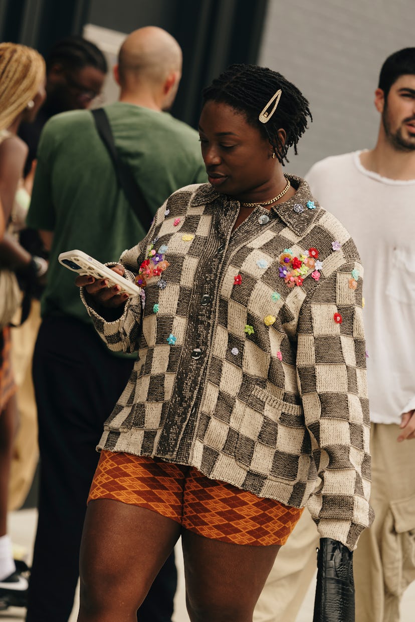 Hair barrette NYFW spring/summer 2025 street style beauty