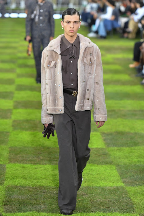 Model walks the runway during the Louis Vuitton Menswear Spring/Summer 2025 show.